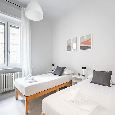 Secondo Aro Modern Balcony Flat *