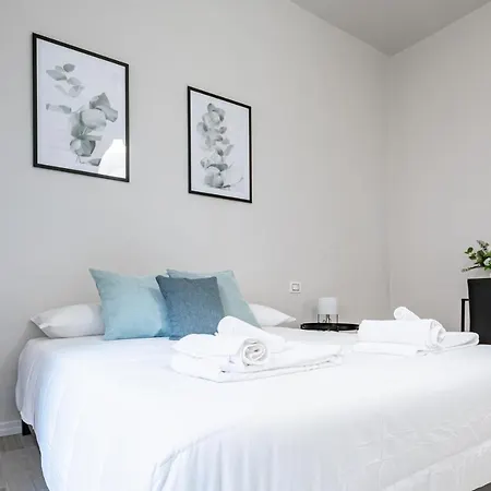 Secondo Aro Modern Balcony Flat アパート アスティ