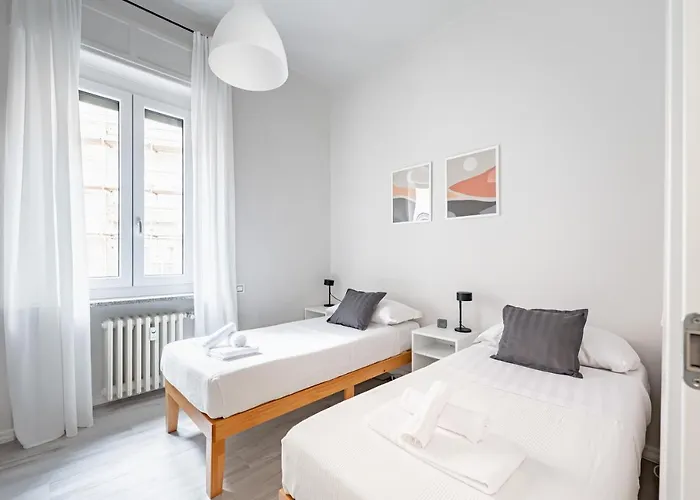 Secondo Aro Modern Balcony Flat *